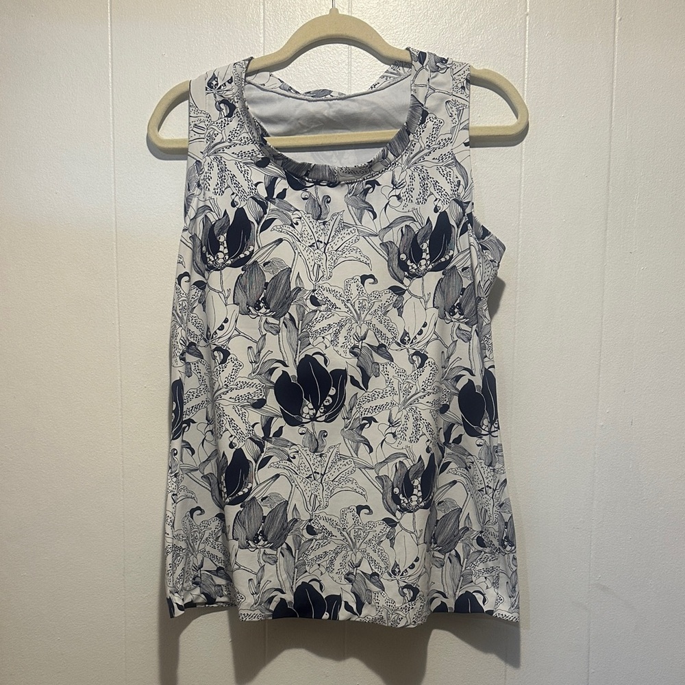 Gorgeous floral athletic‎ top